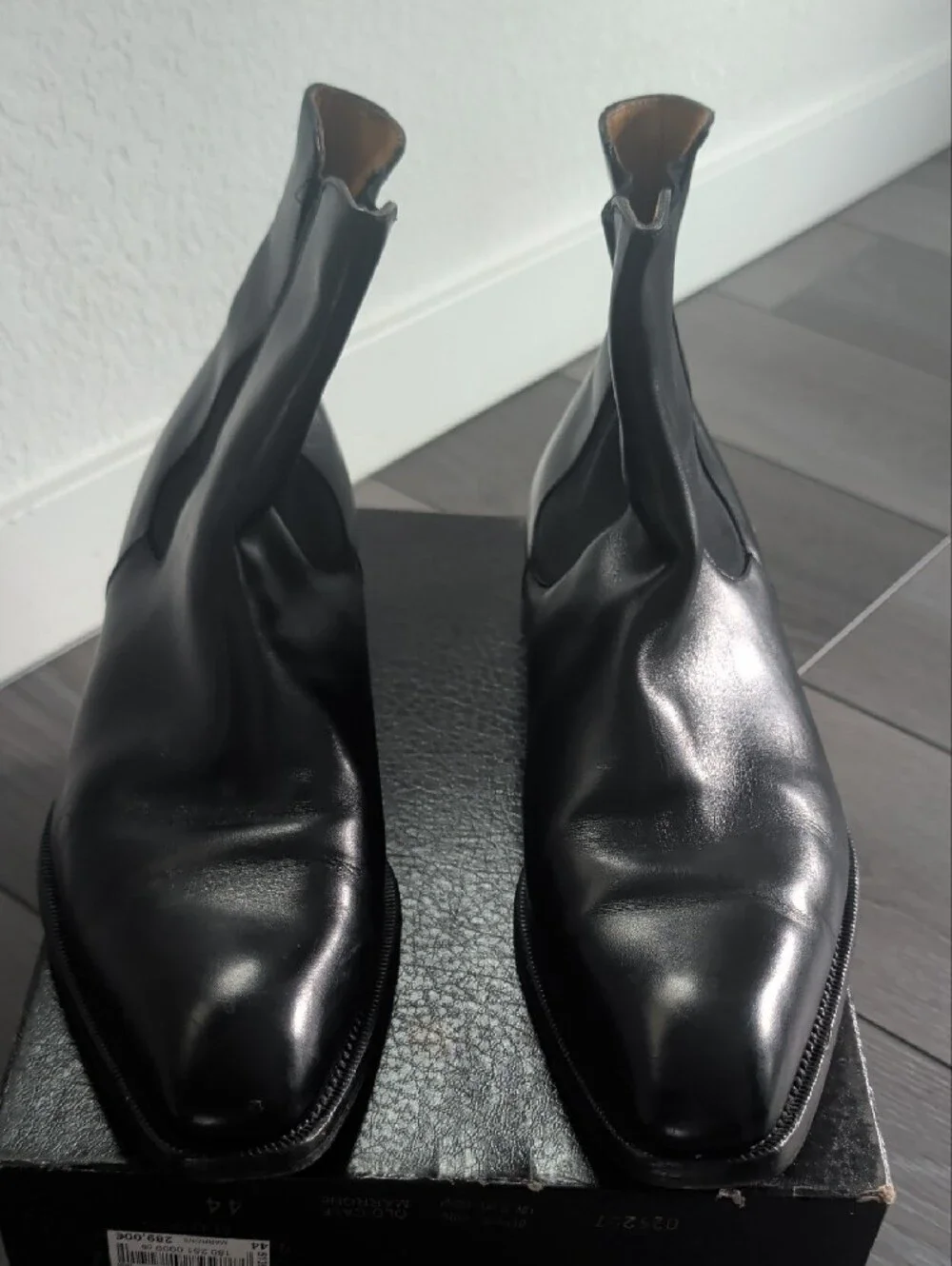 Vero Cuoio Black Leather Chukka Boots with Yellow Lining